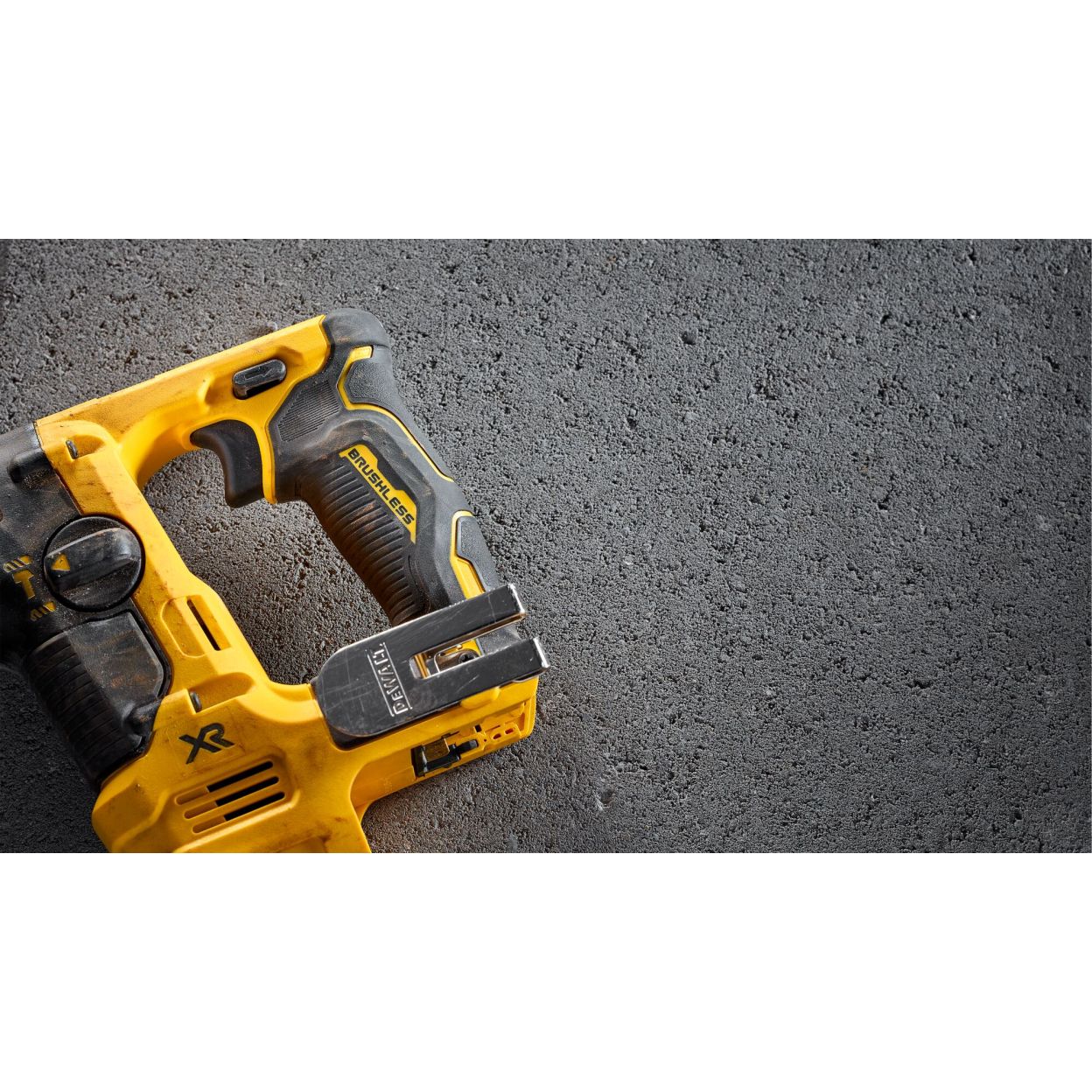 Аккумуляторный перфоратор DEWALT DCH072L2, 12 В, 1.2 Дж, 4280 уд/мин, с 2 АКБ 3 Ач и ЗУ, в кейсе TSTAK (УЦЕНЕННЫЙ ТОВАР) (DCH072L2-QW/U)