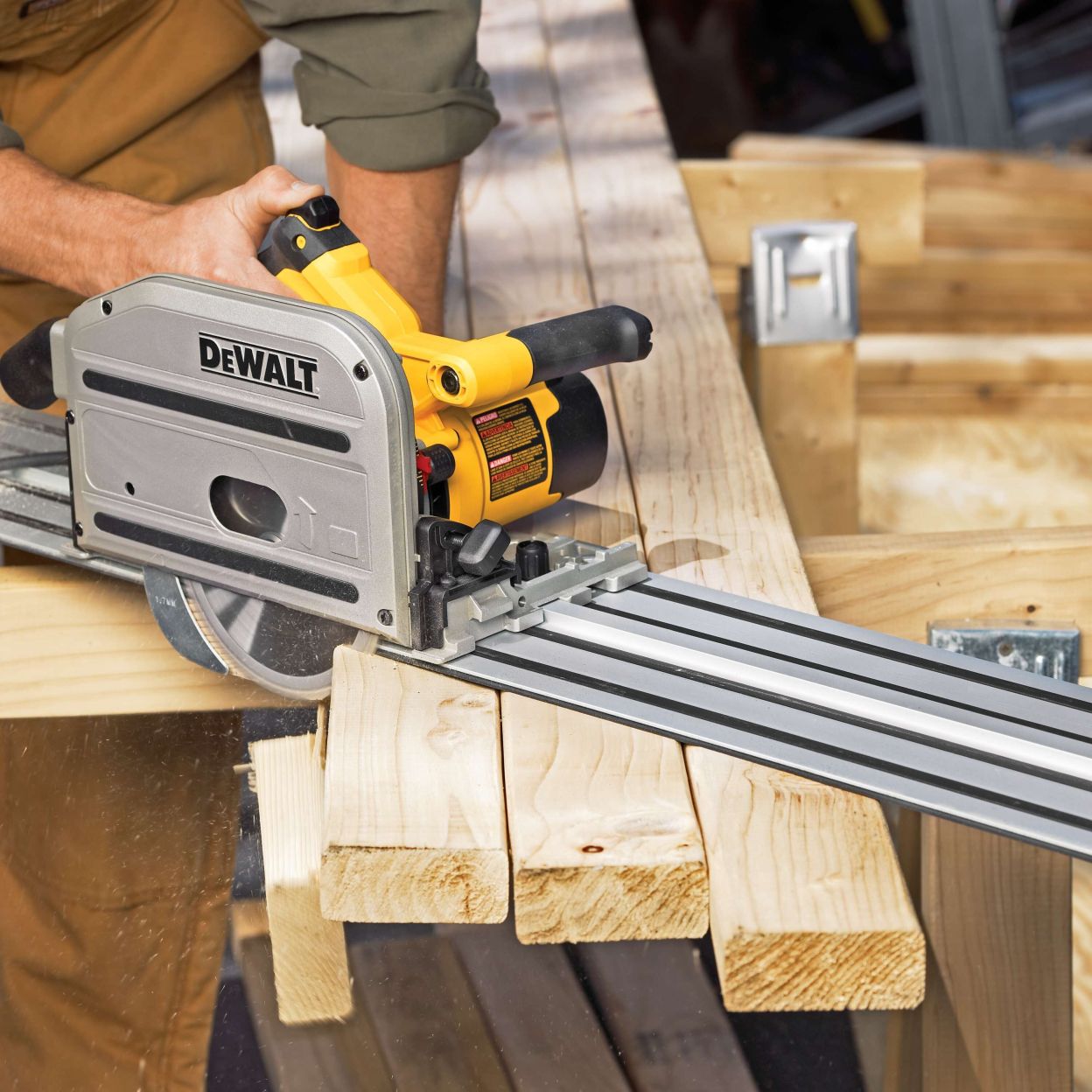 Дисковая пила DEWALT DWS520KT, 1300 Вт, 165 мм, 4000 об/мин, в кейсе TSTAK (DWS520KT-QS/U1), уцененный товар